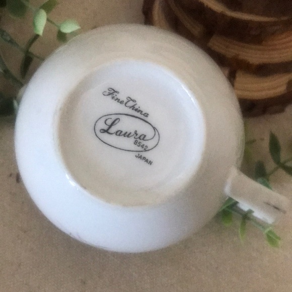 Fine China, Pattern name is Laura 8542. Sugar bowl with lid and a creamer. - Picture 7 of 8